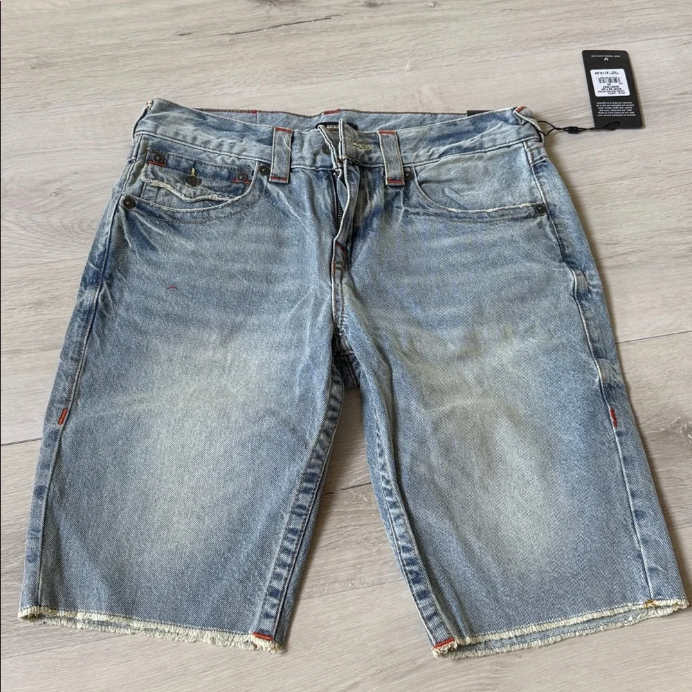 True Religion Men's Ricky Snap Flap Light Short Fray Hem size 30‎ New With Tags